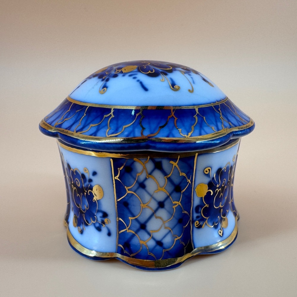 Trinket Box Porcelain Gzhel Hand Painted White Blue Gold NWOT - Picture 3 of 15